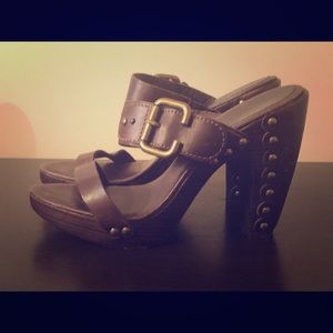 BCBGMAXAZRIA chocolate sandals with brass buckle